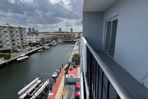 Copropriété à vendre à North Miami Beach, Floride: 1 chambre, 60.57 m2 № 2004277 - photo 6