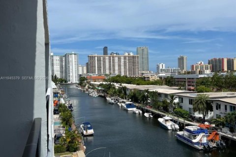 Condo à North Miami Beach, Floride, 1 chambre  № 2004277