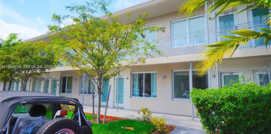 Condominio en Miami Beach, Florida, 1 dormitorio № 2040740