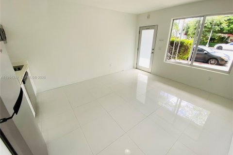 Condominio en venta en Miami Beach, Florida, 1 dormitorio, 38.09 m2 № 2040740 - foto 3