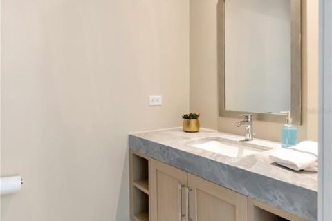 Condo in Tampa, Florida, 3 bedrooms  № 2205880 - photo 18