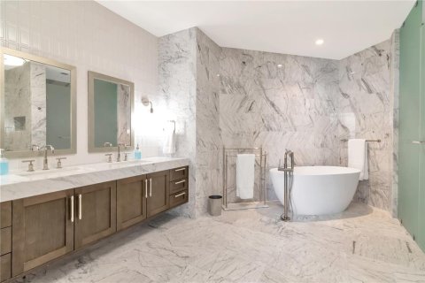 Condo in Tampa, Florida, 3 bedrooms  № 2205880 - photo 12