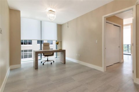 Condo in Tampa, Florida, 3 bedrooms  № 2205880 - photo 16
