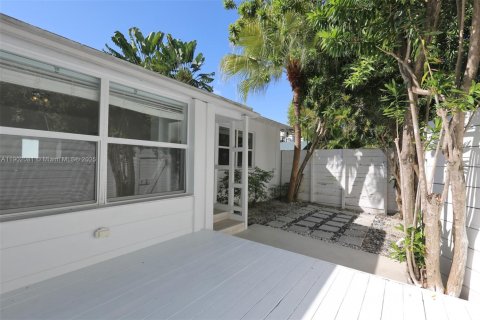 Casa en alquiler en Miami, Florida, 2 dormitorios, 70.98 m2 № 1953720 - foto 3