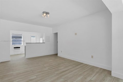 Casa en alquiler en Miami, Florida, 2 dormitorios, 70.98 m2 № 1953720 - foto 4