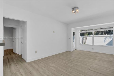 Casa en alquiler en Miami, Florida, 2 dormitorios, 70.98 m2 № 1953720 - foto 6