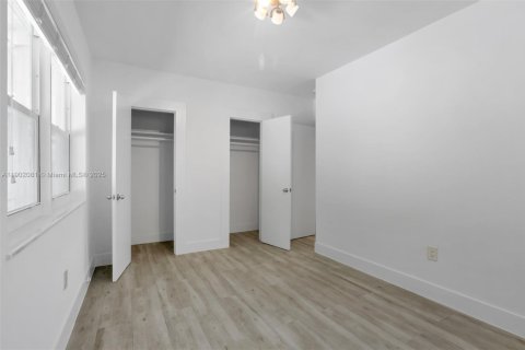 Casa en alquiler en Miami, Florida, 2 dormitorios, 70.98 m2 № 1953720 - foto 10