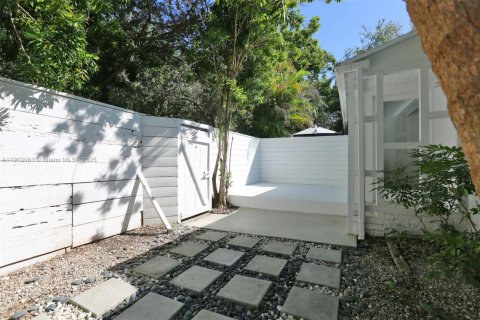 Casa en alquiler en Miami, Florida, 2 dormitorios, 70.98 m2 № 1953720 - foto 13