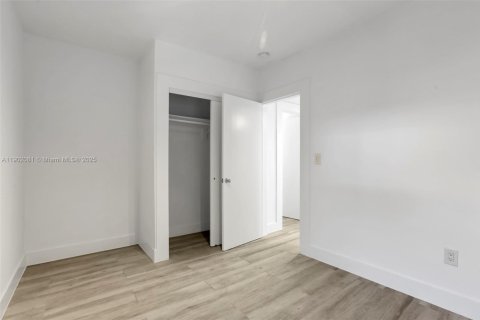 Casa en alquiler en Miami, Florida, 2 dormitorios, 70.98 m2 № 1953720 - foto 12