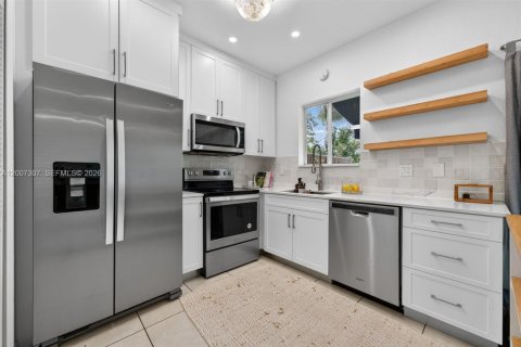 Casa en venta en Miami, Florida, 3 dormitorios, 133.59 m2 № 2170811 - foto 8