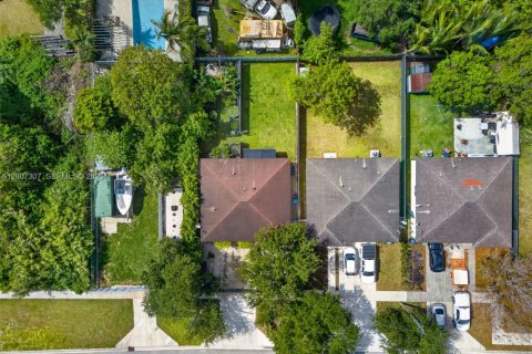 Casa en venta en Miami, Florida, 3 dormitorios, 133.59 m2 № 2170811 - foto 2