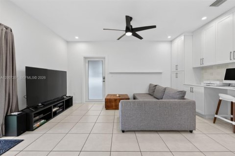 Casa en venta en Miami, Florida, 3 dormitorios, 133.59 m2 № 2170811 - foto 11