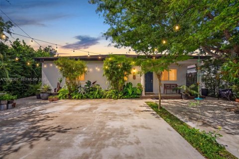 Casa en venta en Miami, Florida, 3 dormitorios, 133.59 m2 № 2170811 - foto 5