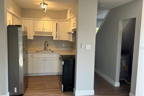 Touwnhouse à louer à Tampa, Floride: 2 chambres, 139.35 m2 № 2388154 - photo 10