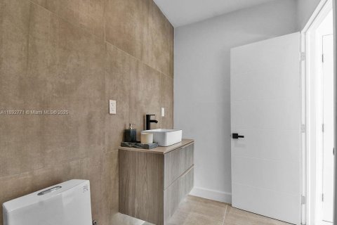 Villa ou maison à vendre à Miami, Floride: 4 chambres, 152.27 m2 № 1946284 - photo 24