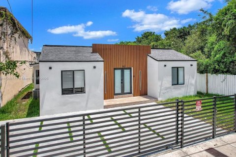 Villa ou maison à vendre à Miami, Floride: 4 chambres, 152.27 m2 № 1946284 - photo 2