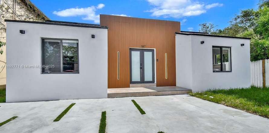 Villa ou maison à Miami, Floride 4 chambres, 152.27 m2 № 1946284