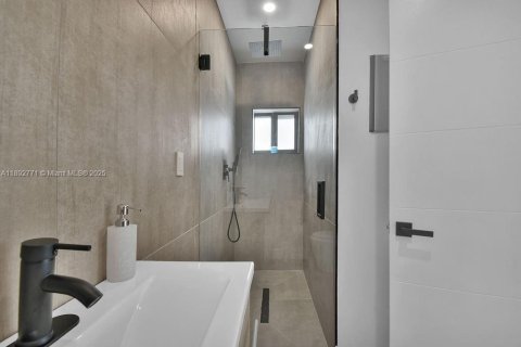 Villa ou maison à vendre à Miami, Floride: 4 chambres, 152.27 m2 № 1946284 - photo 21