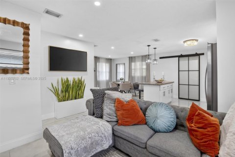 Villa ou maison à vendre à Hollywood, Floride: 3 chambres, 110.18 m2 № 1996052 - photo 11