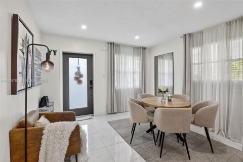 Villa ou maison à vendre à Hollywood, Floride: 3 chambres, 110.18 m2 № 1996052 - photo 9