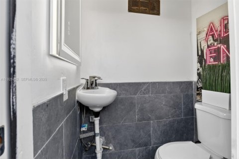 Villa ou maison à vendre à Hollywood, Floride: 3 chambres, 110.18 m2 № 1996052 - photo 23