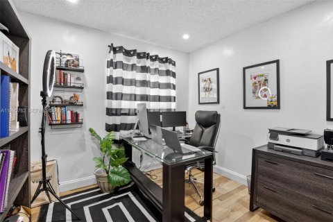 Villa ou maison à vendre à Hollywood, Floride: 3 chambres, 110.18 m2 № 1996052 - photo 18