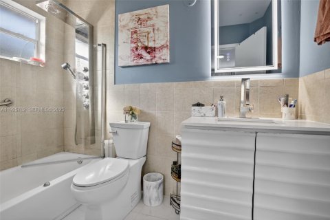 Villa ou maison à vendre à Hollywood, Floride: 3 chambres, 110.18 m2 № 1996052 - photo 14