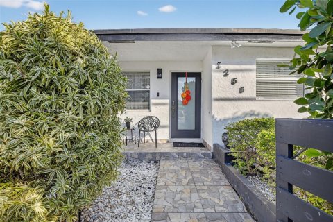 Villa ou maison à vendre à Hollywood, Floride: 3 chambres, 110.18 m2 № 1996052 - photo 2