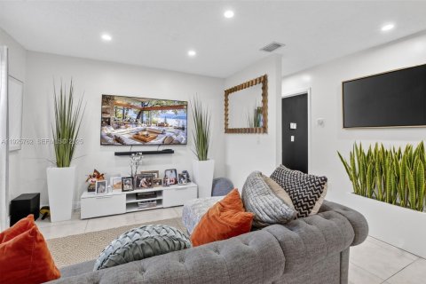 Villa ou maison à vendre à Hollywood, Floride: 3 chambres, 110.18 m2 № 1996052 - photo 10