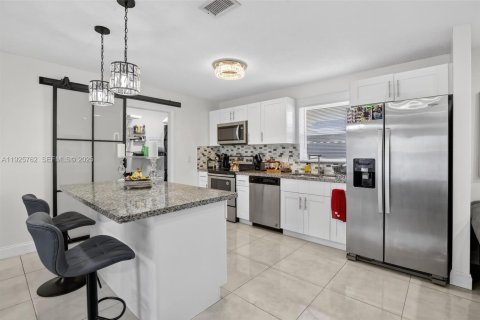 Villa ou maison à vendre à Hollywood, Floride: 3 chambres, 110.18 m2 № 1996052 - photo 4