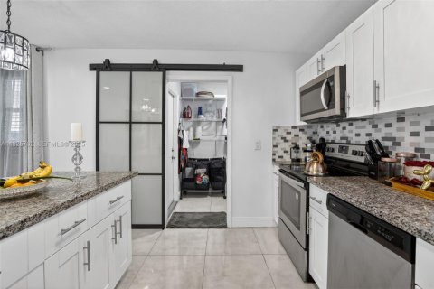 Villa ou maison à vendre à Hollywood, Floride: 3 chambres, 110.18 m2 № 1996052 - photo 7