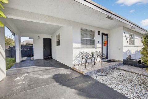 Villa ou maison à vendre à Hollywood, Floride: 3 chambres, 110.18 m2 № 1996052 - photo 3