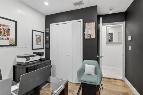 Villa ou maison à vendre à Hollywood, Floride: 3 chambres, 110.18 m2 № 1996052 - photo 19