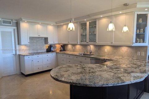 Condominio en venta en Fort Lauderdale, Florida, 3 dormitorios, 231.33 m2 № 1954976 - foto 12