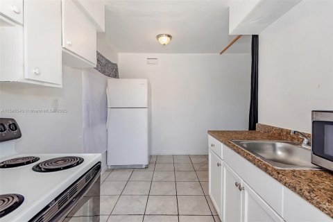 Casa en alquiler en Miami, Florida, 1 dormitorio, 65.03 m2 № 2088457 - foto 3