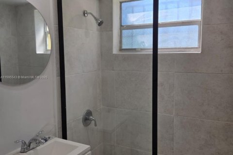 Casa en alquiler en Miami, Florida, 1 dormitorio, 65.03 m2 № 2088457 - foto 4