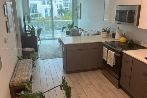 Condo in Miami, Florida, 1 bedroom  № 2081170