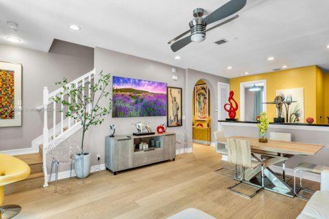 Touwnhouse à louer à Wilton Manors, Floride: 3 chambres, 174.66 m2 № 1966224 - photo 2