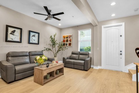 Touwnhouse à louer à Wilton Manors, Floride: 3 chambres, 174.66 m2 № 1966224 - photo 12