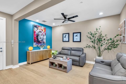 Touwnhouse à louer à Wilton Manors, Floride: 3 chambres, 174.66 m2 № 1966224 - photo 11