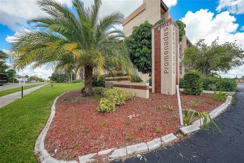Condominio en venta en Port Charlotte, Florida, 2 dormitorios, 72.74 m2 № 1574517 - foto 24