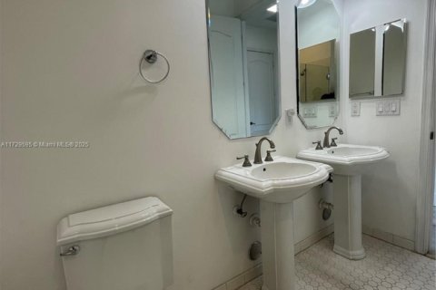 Condo in Fort Lauderdale, Florida, 2 bedrooms № 1942824 - photo 16