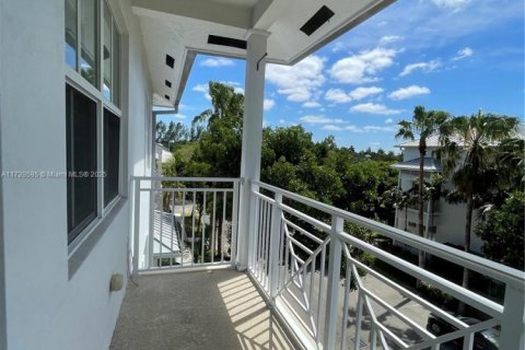Condo in Fort Lauderdale, Florida, 2 bedrooms № 1942824 - photo 14