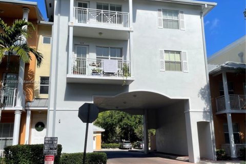 Condo in Fort Lauderdale, Florida, 2 bedrooms № 1942824 - photo 1