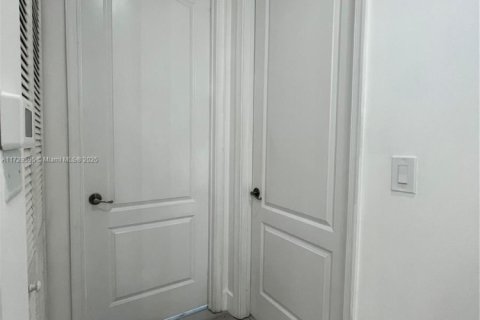 Condo in Fort Lauderdale, Florida, 2 bedrooms № 1942824 - photo 18