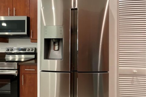 Condo in Fort Lauderdale, Florida, 2 bedrooms № 1942824 - photo 4