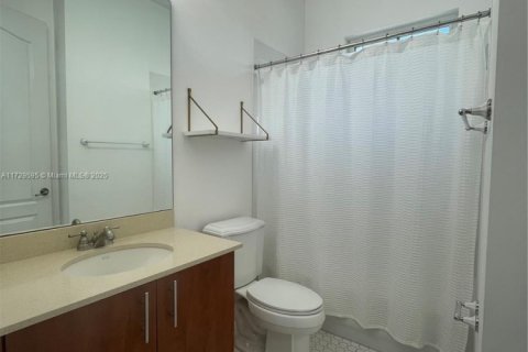 Condo in Fort Lauderdale, Florida, 2 bedrooms № 1942824 - photo 11