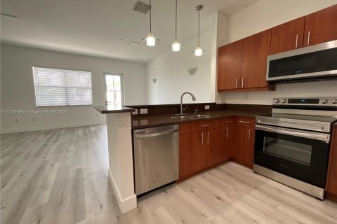 Condo in Fort Lauderdale, Florida, 2 bedrooms № 1942824 - photo 3