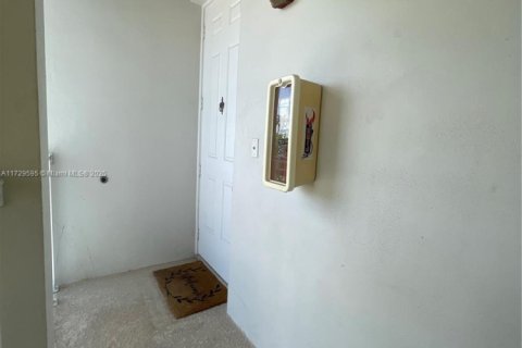 Condo in Fort Lauderdale, Florida, 2 bedrooms № 1942824 - photo 2