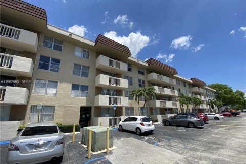 Copropriété à vendre à North Miami, Floride: 1 chambre, 66.33 m2 № 2023958 - photo 2